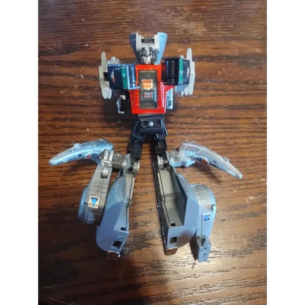 Gen 1 Transformer/Giga bot figures‎